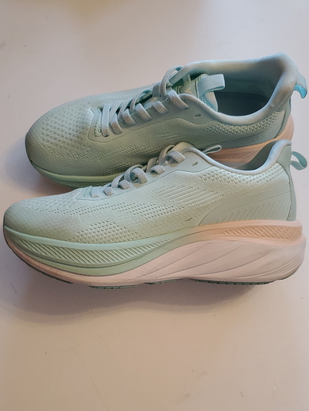 WONDAMO Women's Light Mint Athletic  Slip on walking shoes Size 9.